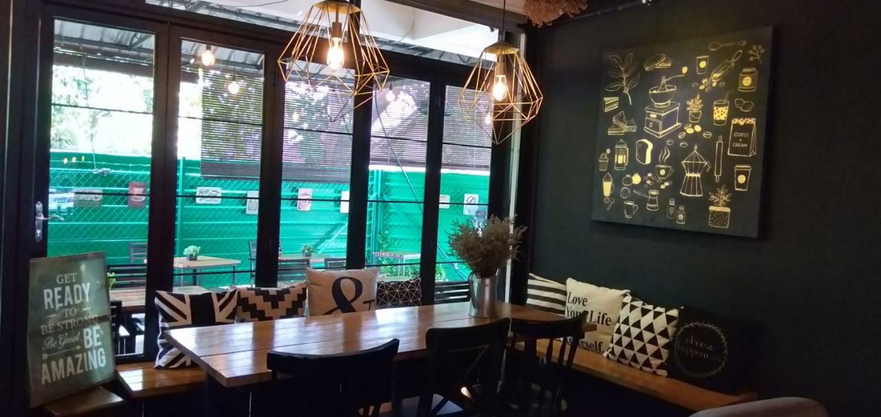 The Wood Boutique Hotel Muar Esterno foto